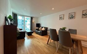 Compact 2 Bed Good Transport Links
